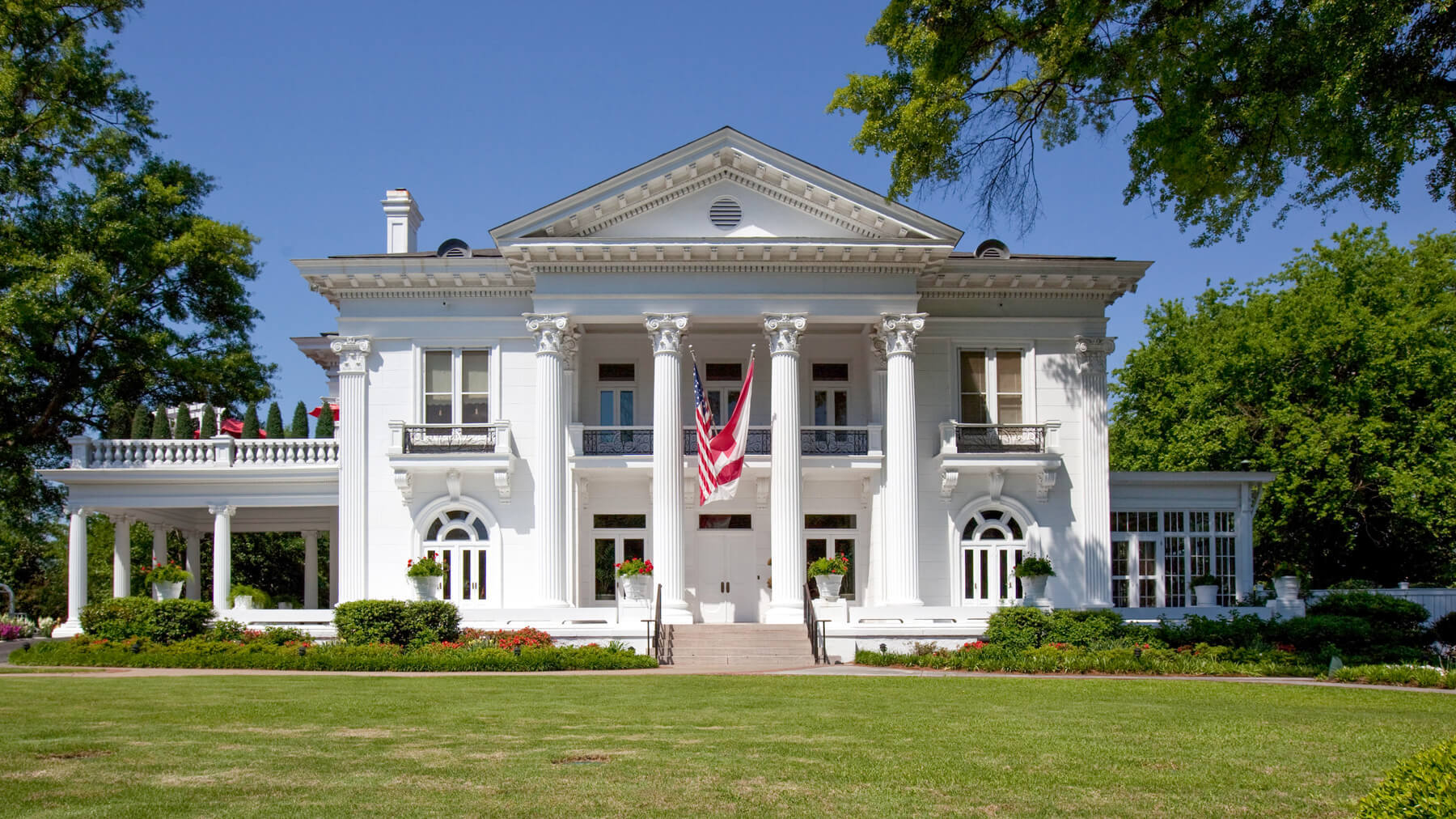 WEB_c4_AL-Governor's-Mansion_Alamy_WDNAB5